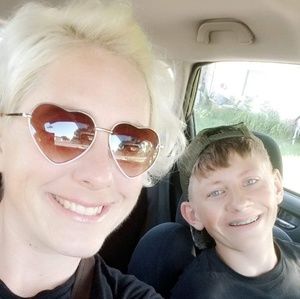 Meet your Posher- Danielle ❤